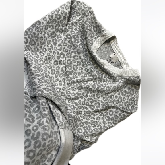 A New Day Medium Leopard Print Crew Neck - Picture 4 of 6